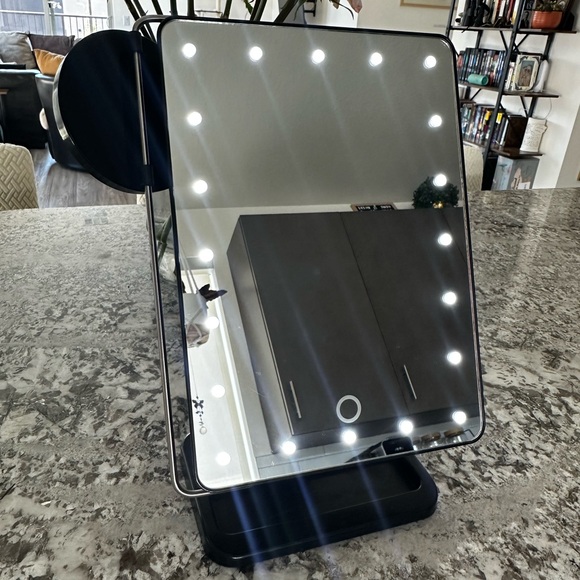 LED TABLE/MAKEUP MIRROR 12 inch - Picture 4 of 12